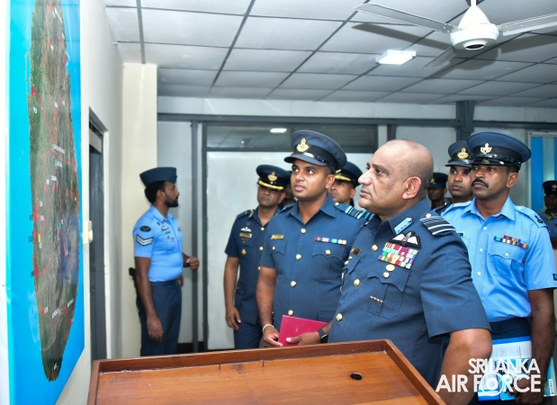 ANNUAL
COMMANDER'S INSPECTION AT SLAF BASE VAVUNIYA