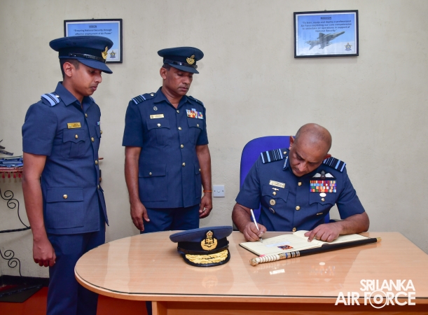 ANNUAL
COMMANDER'S INSPECTION AT SLAF BASE VAVUNIYA