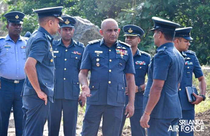 ANNUAL
COMMANDER'S INSPECTION AT SLAF BASE VAVUNIYA