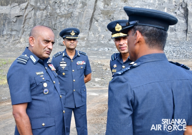 ANNUAL
COMMANDER'S INSPECTION AT SLAF BASE VAVUNIYA