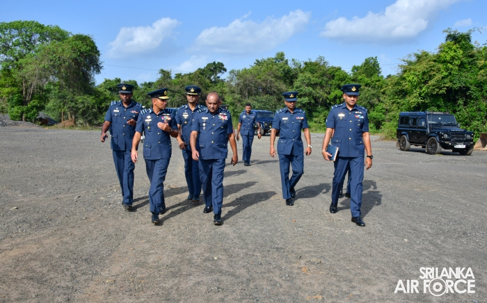 ANNUAL
COMMANDER'S INSPECTION AT SLAF BASE VAVUNIYA