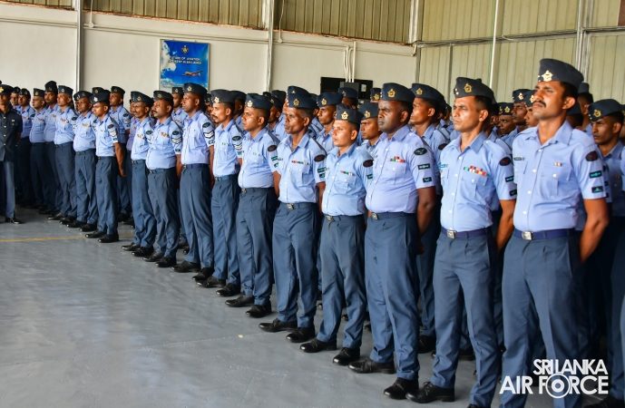 ANNUAL
COMMANDER'S INSPECTION AT SLAF BASE VAVUNIYA