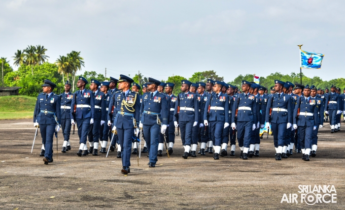 ANNUAL
COMMANDER'S INSPECTION AT SLAF BASE VAVUNIYA