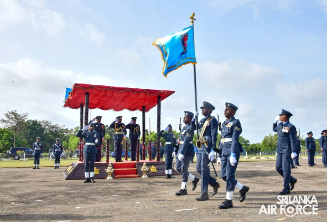 ANNUAL
COMMANDER'S INSPECTION AT SLAF BASE VAVUNIYA
