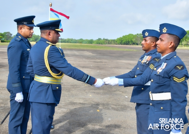 ANNUAL
COMMANDER'S INSPECTION AT SLAF BASE VAVUNIYA